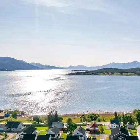 Spacious House With Sea And Mountain Views Lejlighed